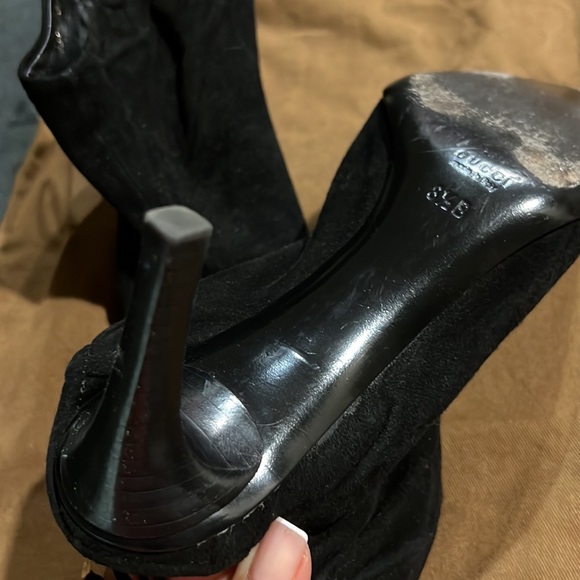 Gucci suede booties with an opening at the heels. Comes with dust bag. - Picture 4 of 4